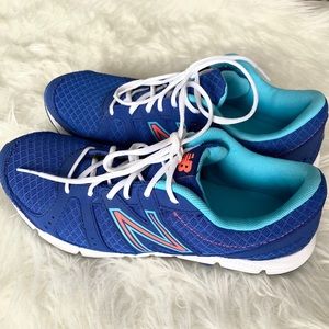 Women’s 7.5 New Balance runners